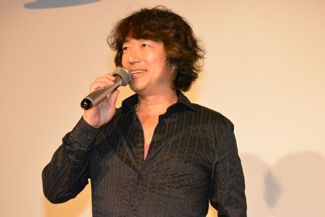 「MOZU」で中神甚を演じた吉田鋼太郎、変態チックな役柄は長谷川博己のおかげ!?　と告白！　画像ギャラリー（3枚目）