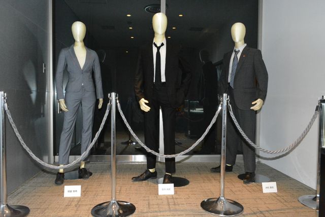 「MOZU」で中神甚を演じた吉田鋼太郎、変態チックな役柄は長谷川博己のおかげ!?　と告白！　画像ギャラリー（8枚目）