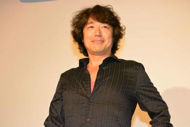 「MOZU」で中神甚を演じた吉田鋼太郎、変態チックな役柄は長谷川博己のおかげ!?　と告白！　画像ギャラリー（12枚目）