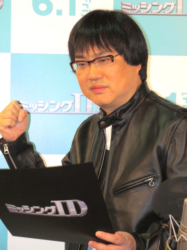 六角精児が登場！『ミッシング ID』CMナレーションアフレコ写真ギャラリー：フォトギャラリー