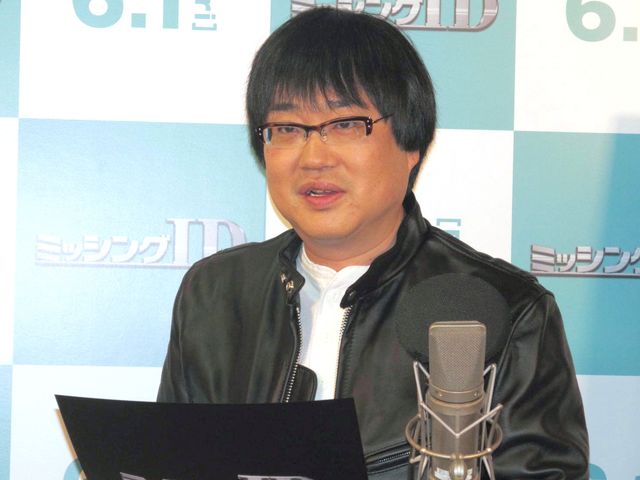 六角精児が登場！『ミッシング ID』CMナレーションアフレコ写真ギャラリー（2枚目）
