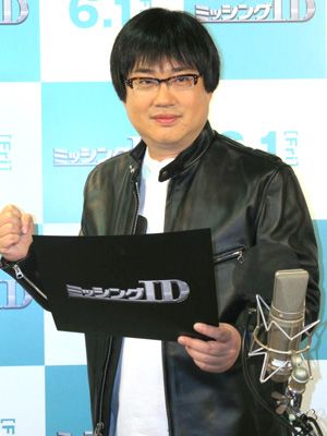 六角精児が登場！『ミッシング ID』CMナレーションアフレコ写真ギャラリー（3枚目）