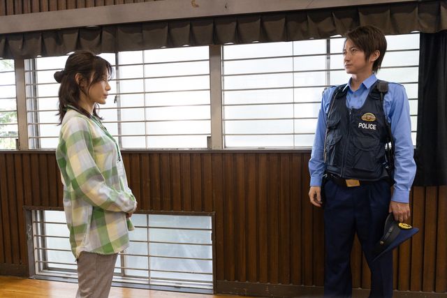 机の引き出しからネズミの死骸！藤原竜也「青のSP（スクールポリス）」2話場面写真（2枚目）