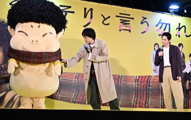 菅田将暉＆松下洸平、“整”化したビリケンさんに…！『ミステリと言う勿れ』大阪公開御礼トークショー＆舞台挨拶：フォトギャラリー