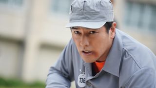 『アギト－超能力戦争－』氷川誠、25年ぶりのアクションシーン公開　圧倒的強さで囚人のボスをねじ伏せる