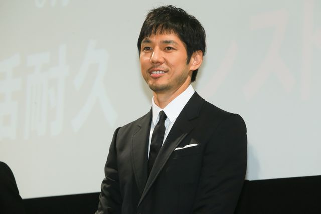 西島秀俊と池松壮亮、オールナイトでグッタリと疲れ果てたした女性客を笑顔で癒やす！　画像ギャラリー（7枚目）