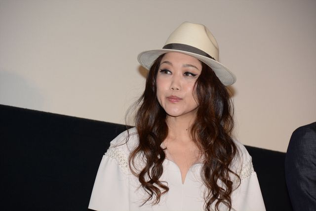 シュールすぎる“足チョコ”に爆笑！『娚の一生』初日舞台あいさつ（9枚目）