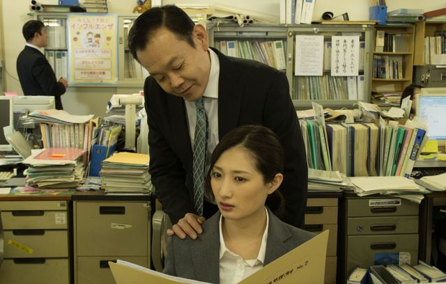 久保田悠来、ダンディーな魅力さく裂！映画『三十路女はロマンチックな夢を見るか？』より：フォトギャラリー