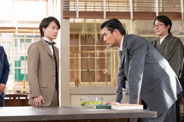 徳永たちも興味津々…「らんまん」第84回の場面写真（5枚目）