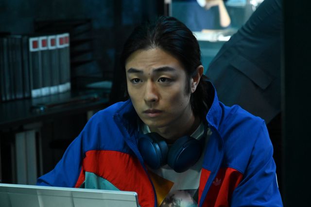 獅堂の妻・六花から水石チーフに再び電話が…ドラマ「24 JAPAN」第10話（6枚目）