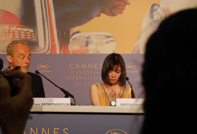 目が真っ赤…涙する松岡茉優『万引き家族』カンヌ映画祭公式会見：フォトギャラリー