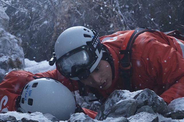 「ブルーモーメント」山下智久＆水上恒司、名バディ爆誕！2話場面写真（8枚目）