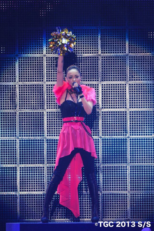 安室奈美恵、圧巻のパフォーマンス！フォトギャラリー：フォトギャラリー