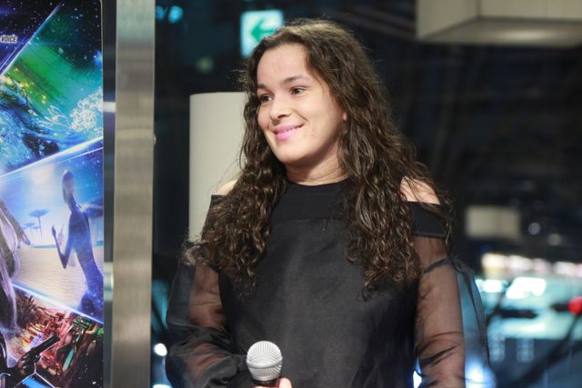 リュック・ベッソン監督のめいっ子が主題歌を熱唱！『ヴァレリアン　千の惑星の救世主』来日記念トークショー（5枚目）