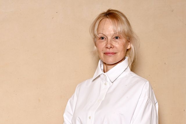 2025年1月パリコレでのパメラ・アンダーソン（3枚目）