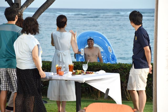 山ちゃん、海から登場！「テラハ」メンバーがハワイに！フォトギャラリー（2枚目）