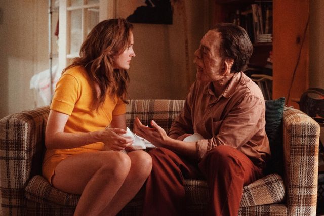 “かつての顔”と同じ男が目の前に…A24xセバスチャン・スタン『顔を捨てた男』場面写真（3枚目）