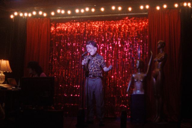 “かつての顔”と同じ男が目の前に…A24xセバスチャン・スタン『顔を捨てた男』場面写真（7枚目）