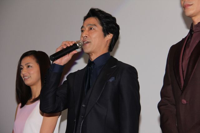 菜々緒の美脚！『神様はバリにいる』初日舞台あいさつフォトギャラリー（2枚目）