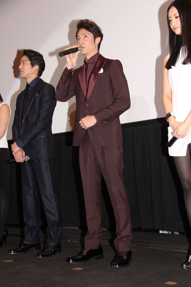 菜々緒の美脚！『神様はバリにいる』初日舞台あいさつフォトギャラリー（3枚目）