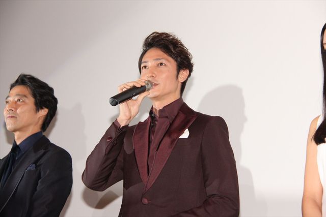 菜々緒の美脚！『神様はバリにいる』初日舞台あいさつフォトギャラリー（4枚目）