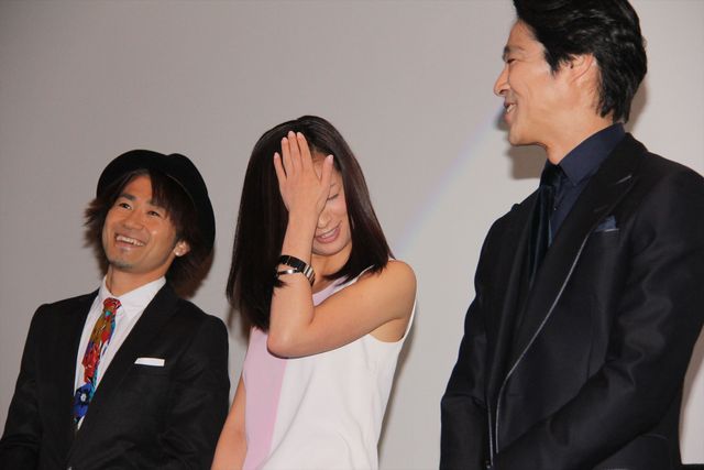 菜々緒の美脚！『神様はバリにいる』初日舞台あいさつフォトギャラリー（6枚目）