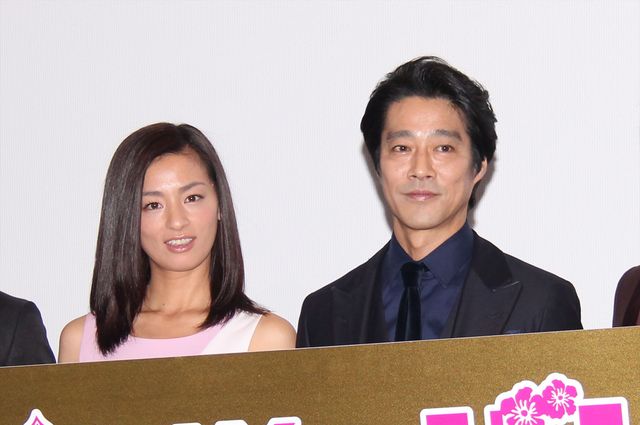 菜々緒の美脚！『神様はバリにいる』初日舞台あいさつフォトギャラリー（10枚目）