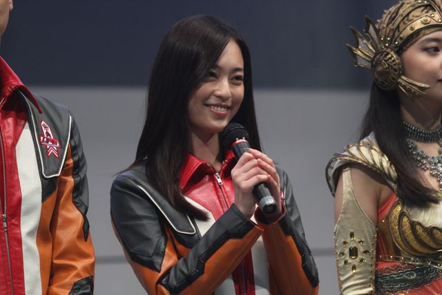 ウルトラマンタカミーの勇姿にウルトラ隊員もホレボレ！フォトギャラリー（4枚目）