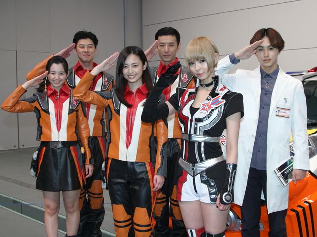 ウルトラマンタカミーの勇姿にウルトラ隊員もホレボレ！フォトギャラリー（8枚目）