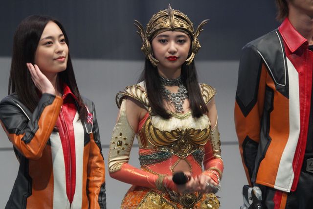 ウルトラマンタカミーの勇姿にウルトラ隊員もホレボレ！フォトギャラリー（13枚目）