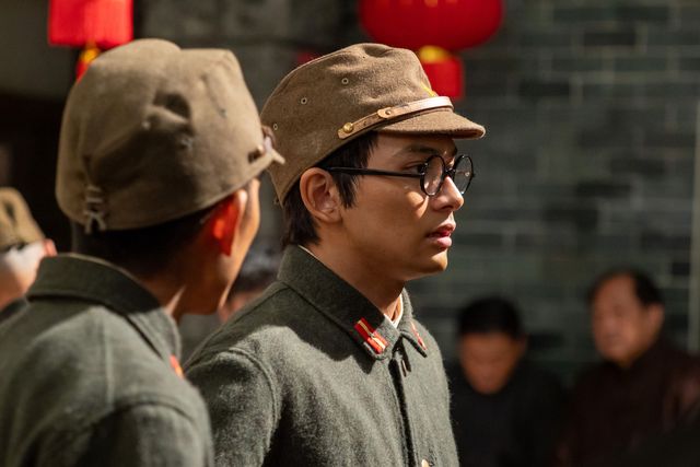 軍曹ににらまれる嵩（北村匠海）…「あんぱん」第12週「逆転しない正義」第56回（3枚目）