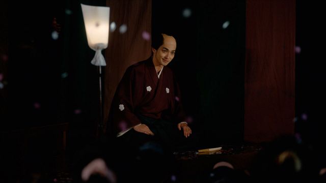 蔦重（横浜流星）、源内（安田顕）に号泣…そして驚きのプロモーション展開「べらぼう」16回場面写真（8枚目）