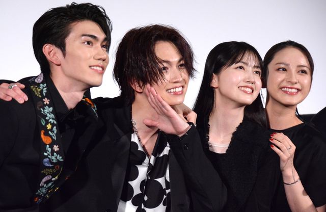 平祐奈x久保史緒里x綱啓永x樋口幸平の仲良しショット！映画『ネムルバカ』完成披露上映舞台あいさつ：フォトギャラリー