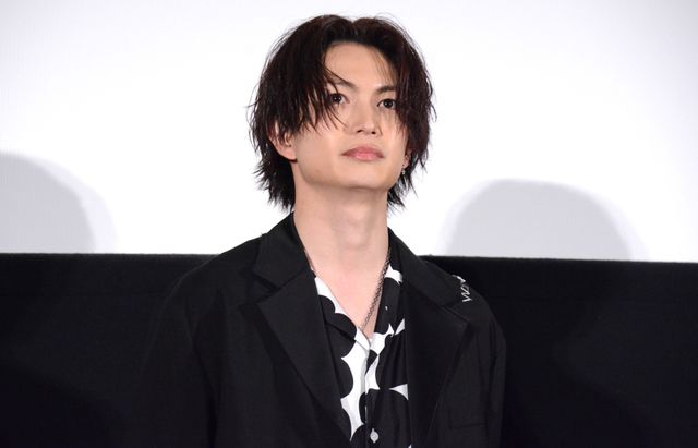 平祐奈x久保史緒里x綱啓永x樋口幸平の仲良しショット！映画『ネムルバカ』完成披露上映舞台あいさつ（6枚目）