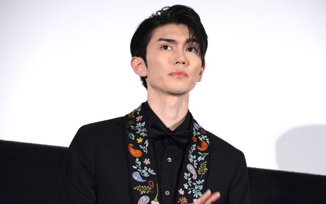 平祐奈x久保史緒里x綱啓永x樋口幸平の仲良しショット！映画『ネムルバカ』完成披露上映舞台あいさつ（8枚目）