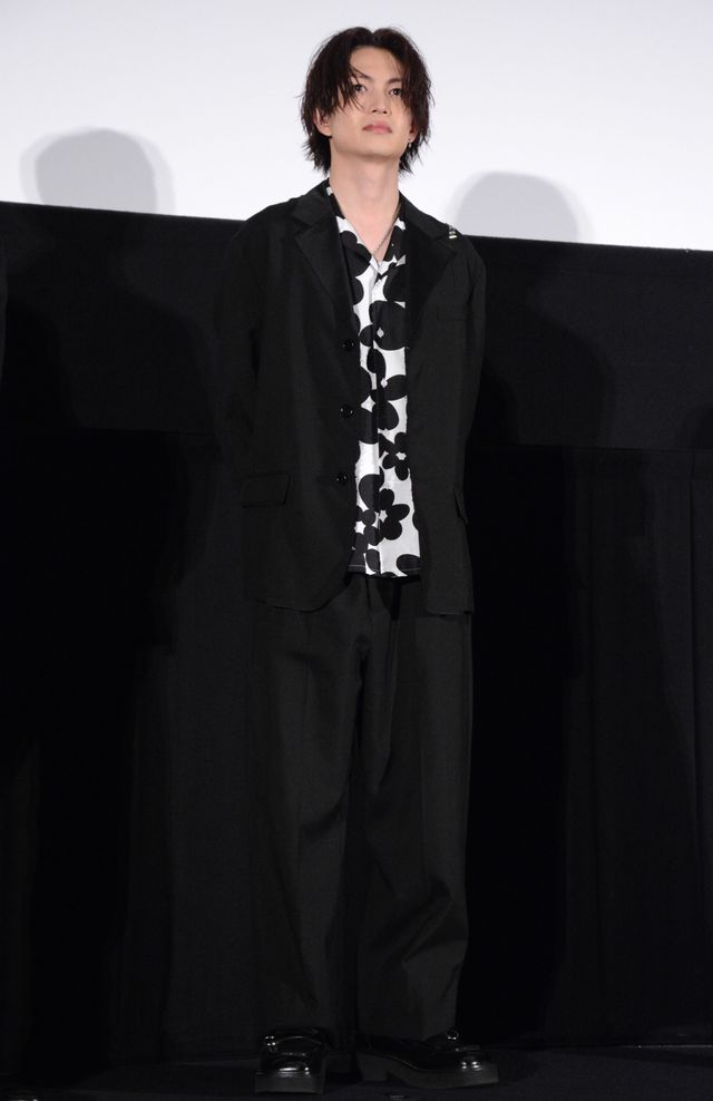 平祐奈x久保史緒里x綱啓永x樋口幸平の仲良しショット！映画『ネムルバカ』完成披露上映舞台あいさつ（12枚目）