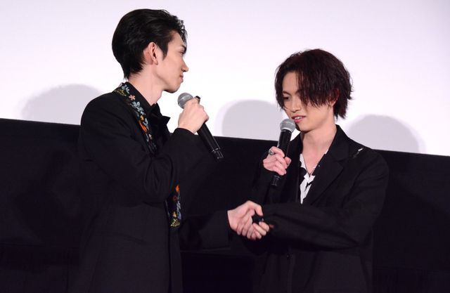 平祐奈x久保史緒里x綱啓永x樋口幸平の仲良しショット！映画『ネムルバカ』完成披露上映舞台あいさつ（21枚目）