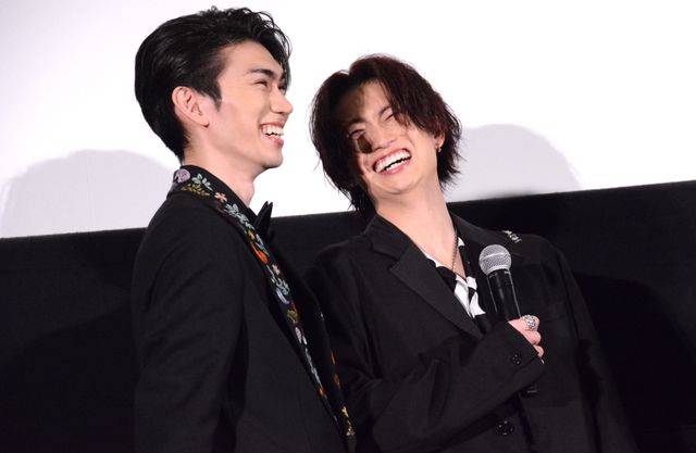 平祐奈x久保史緒里x綱啓永x樋口幸平の仲良しショット！映画『ネムルバカ』完成披露上映舞台あいさつ（24枚目）