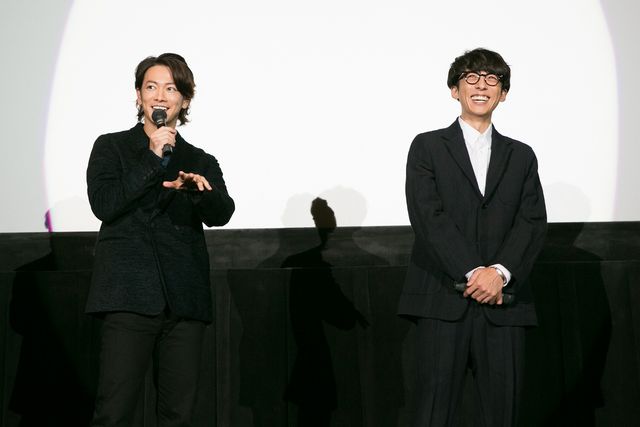 佐藤健＆高橋一生、オバチャーンのパワフルさに笑顔！『億男』大阪サプライズ舞台あいさつ（3枚目）