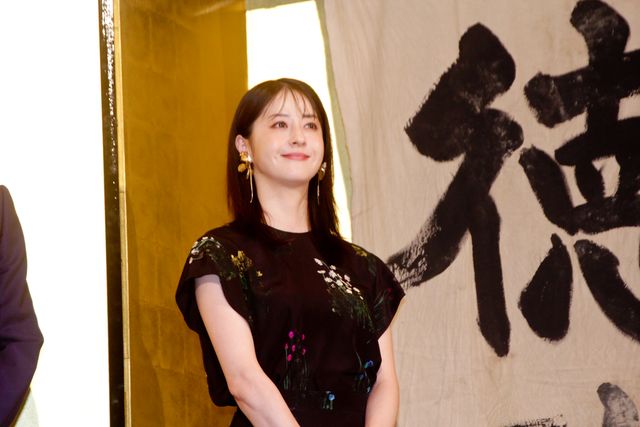 大泉洋、堤真一、長尾謙杜、松本若菜ら金屏風を背景にトーク！『室町無頼』初日舞台挨拶（5枚目）