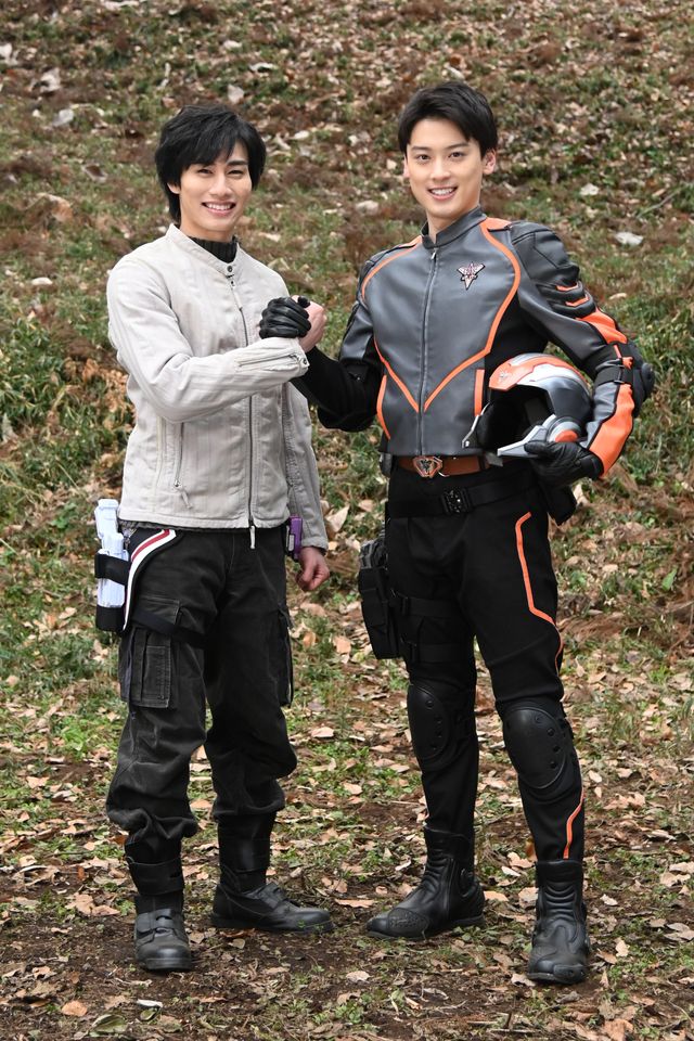 寺坂頼我＆松本大輝「ウルトラマンデッカー」で共演！トリガーからデッカーへ光つなぐ：フォトギャラリー