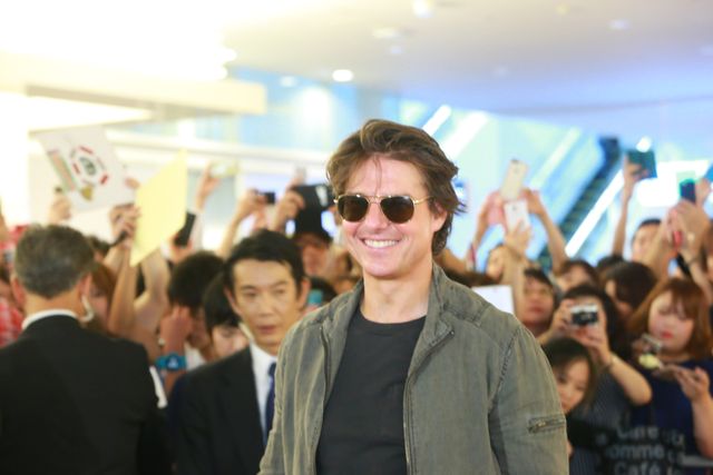 小さなレディにサインをプレゼント！トム・クルーズ来日フォトギャラリー（6枚目）