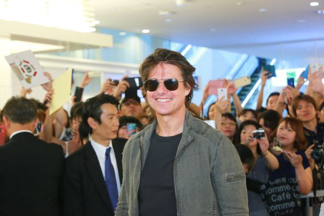 小さなレディにサインをプレゼント！トム・クルーズ来日フォトギャラリー（7枚目）