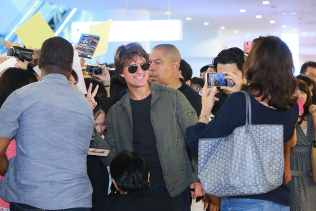 小さなレディにサインをプレゼント！トム・クルーズ来日フォトギャラリー（11枚目）