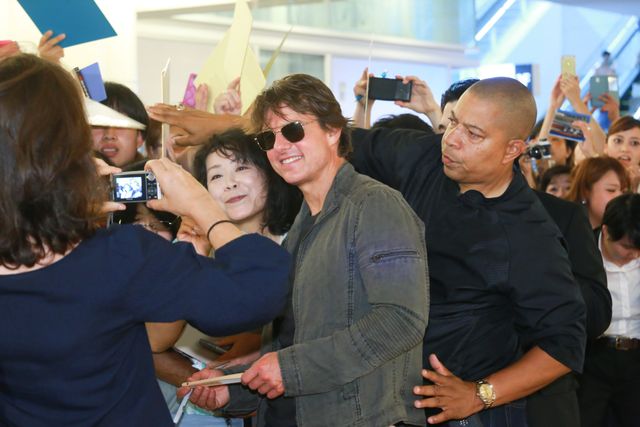 小さなレディにサインをプレゼント！トム・クルーズ来日フォトギャラリー（13枚目）