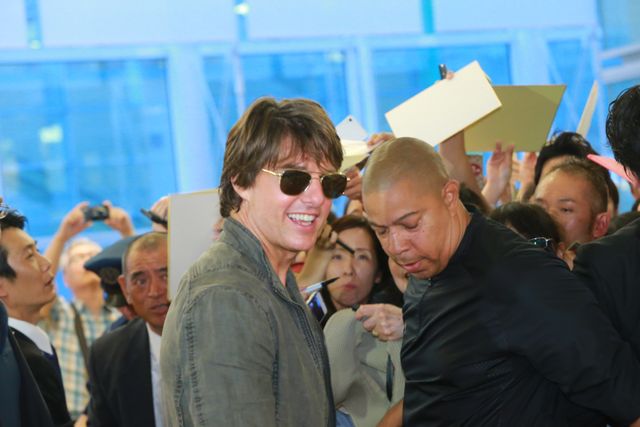 小さなレディにサインをプレゼント！トム・クルーズ来日フォトギャラリー（14枚目）