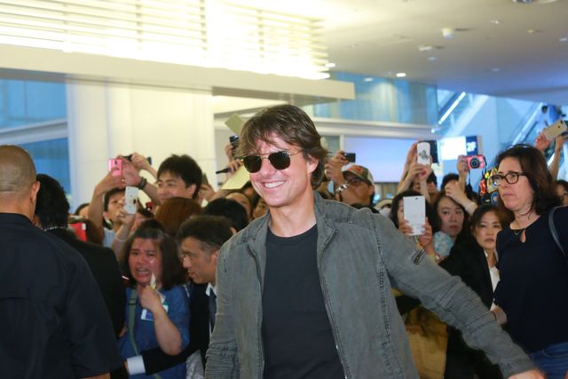 小さなレディにサインをプレゼント！トム・クルーズ来日フォトギャラリー（16枚目）