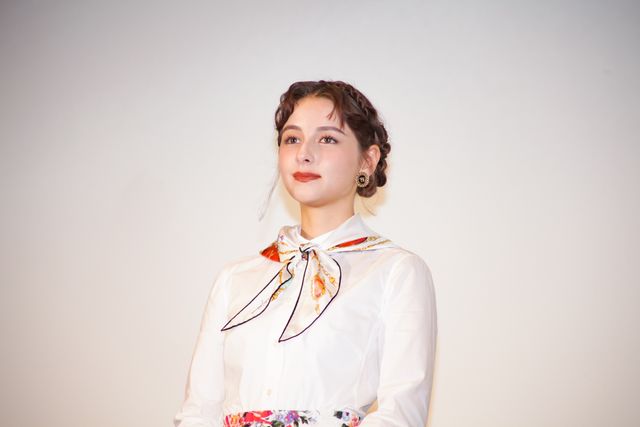 當真あみ＆嵐莉菜、フジコと千鶴の絵画に感激　映画『パリに咲くエトワール』公開御礼イベント（7枚目）