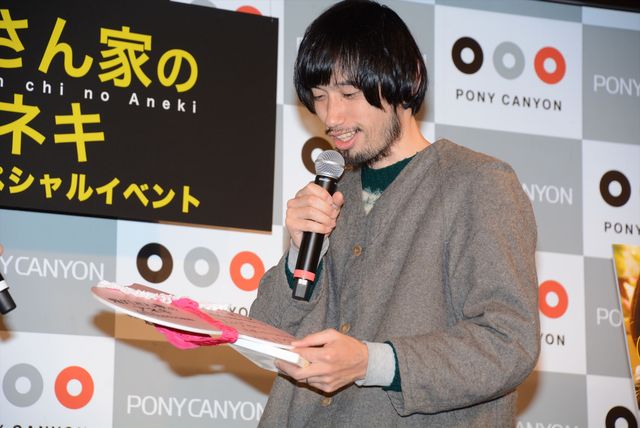 恥じらいつつ胸元を…『鬼灯さん家のアネキ』イベントフォトギャラリー（11枚目）