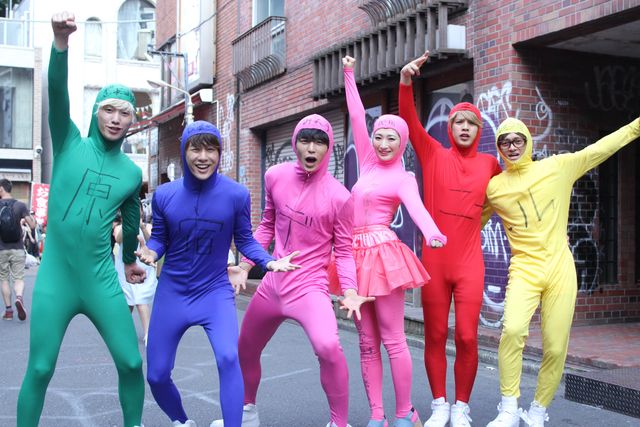 全身タイツ姿で原宿に参上！武田梨奈＆BEE SHUFFLE『原宿デニール』イベントフォトギャラリー：フォトギャラリー